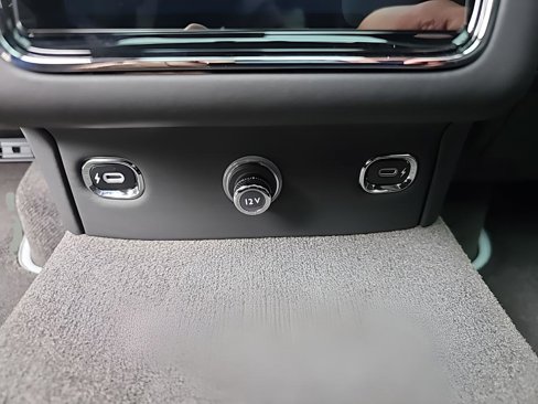 New 2025 Bentley Bentayga image 36