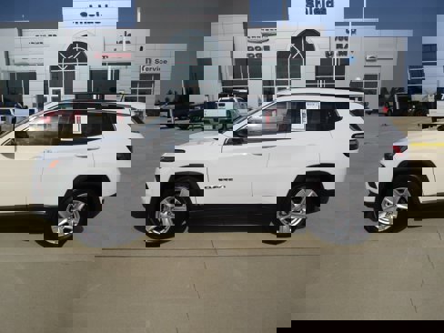 Used 2022 Jeep Compass Latitude w/ Convenience Group image 3