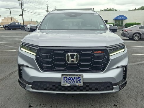 Certified 2025 Honda Pilot TrailSport image 2