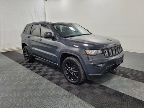 Used 2018 Jeep Grand Cherokee Altitude image 11