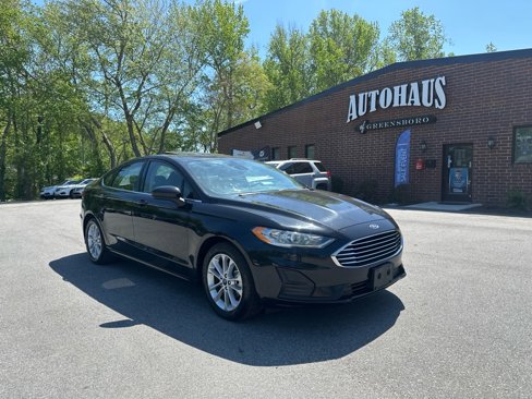 Used 2020 Ford Fusion SE image 1