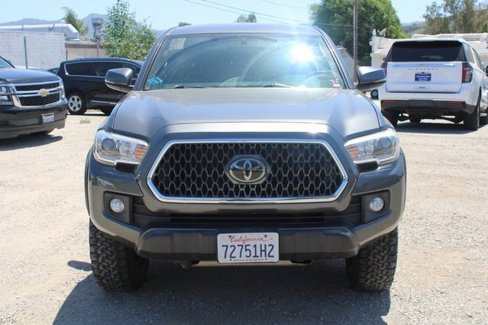 Used 2017 Toyota Tacoma TRD Off-Road image 2