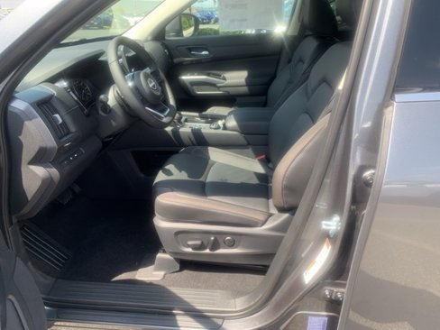 New 2025 Nissan Pathfinder SL image 11