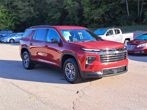 Used 2024 Chevrolet Traverse LT w/ Trailering Package image 7