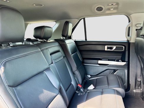 Used 2024 Ford Explorer XLT w/ Equipment Group 202A image 30