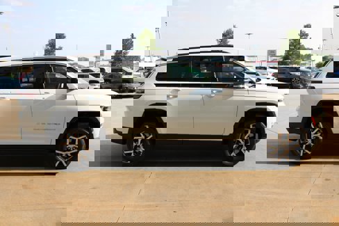 New 2025 Jeep Grand Cherokee L Limited image 5