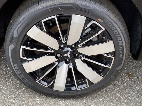 New 2025 Mitsubishi Outlander SE image 3