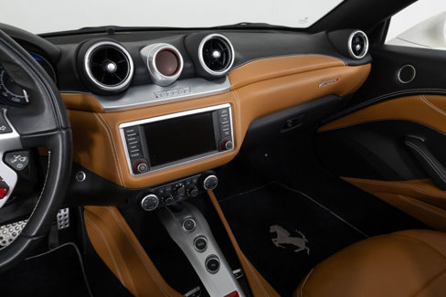 Used 2017 Ferrari California T image 33