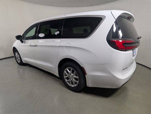 New 2026 Chrysler Pacifica Select image 5