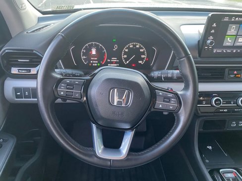 Used 2024 Honda Pilot Touring image 14
