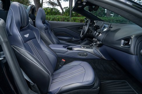 Used 2023 Aston Martin V8 Vantage Roadster image 17