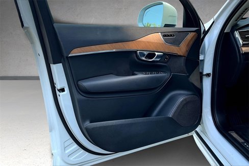 Certified 2025 Volvo XC90 B5 Plus w/ Protection Package Premier image 19