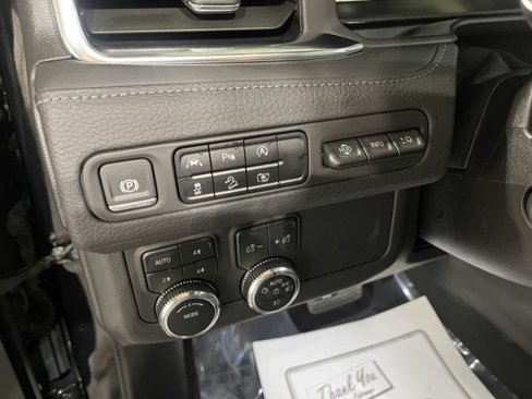 Used 2024 GMC Yukon Denali image 12