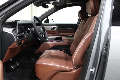 New 2026 Cadillac Vistiq Platinum image 3