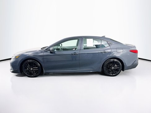 Used 2025 Toyota Camry SE image 4