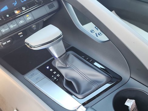 Certified 2024 Hyundai Elantra SEL image 32