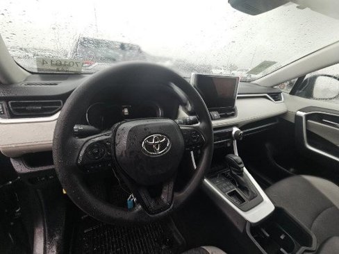 Used 2025 Toyota RAV4 XLE w/ Convenience Package image 4