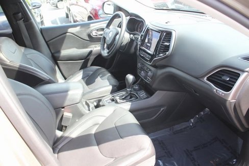 Used 2021 Jeep Cherokee Limited image 32