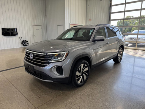 Used 2024 Volkswagen Atlas SE image 2
