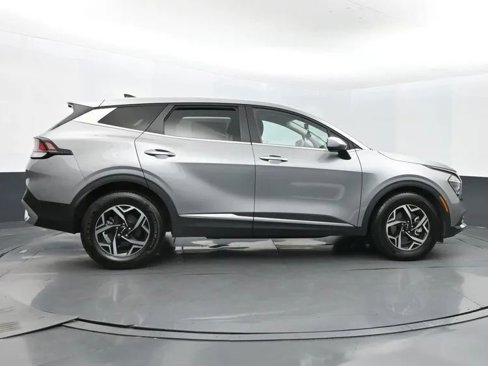 Used 2024 Kia Sportage LX image 4