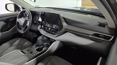 Used 2023 Toyota Highlander LE image 38