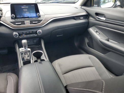 Used 2024 Nissan Altima 2.5 SV image 15