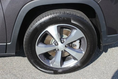Used 2020 Jeep Cherokee Limited image 34