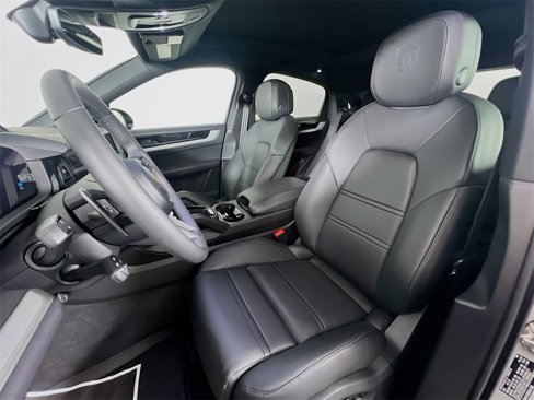 Used 2025 Porsche Cayenne Coupe image 5