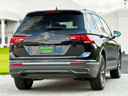 Used 2022 Volkswagen Tiguan SE image 11