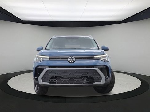 New 2025 Volkswagen Taos SE image 2