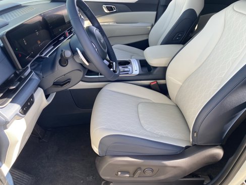 New 2026 Kia Carnival EX image 17