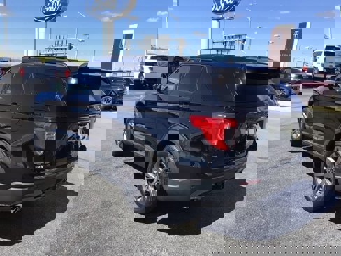 Certified 2022 Ford Explorer XLT w/ Equipment Group 202A image 5