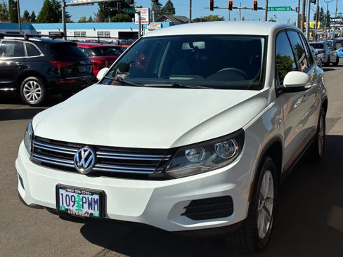 Used 2017 Volkswagen Tiguan Limited w/ Alloy Wheels Package image 6