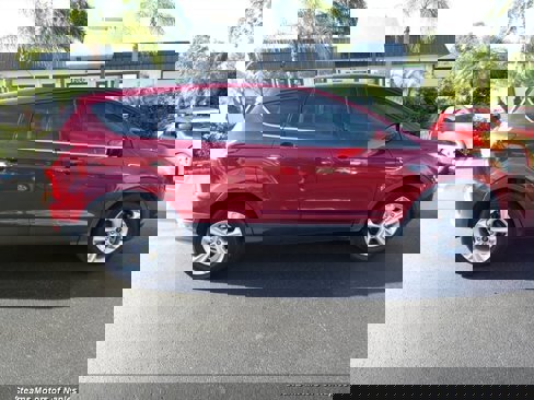 Used 2015 Ford Escape SE image 2