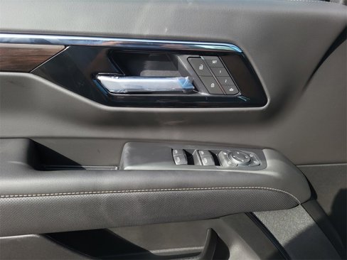 New 2025 Chevrolet Suburban Premier image 19