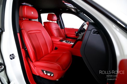 New 2025 Rolls-Royce Cullinan Black Badge image 35