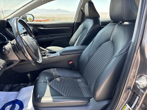 Used 2023 Toyota Camry SE image 9