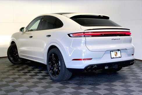 New 2025 Porsche Cayenne S image 3