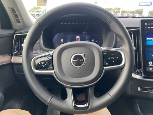 Used 2025 Volvo XC90 B5 Plus image 14