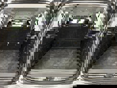 Used 2020 Chevrolet Suburban Premier image 32