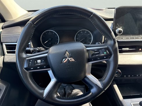 Used 2022 Mitsubishi Outlander SE image 17