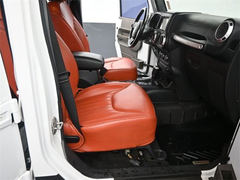 Used 2015 Jeep Wrangler Unlimited Rubicon image 19