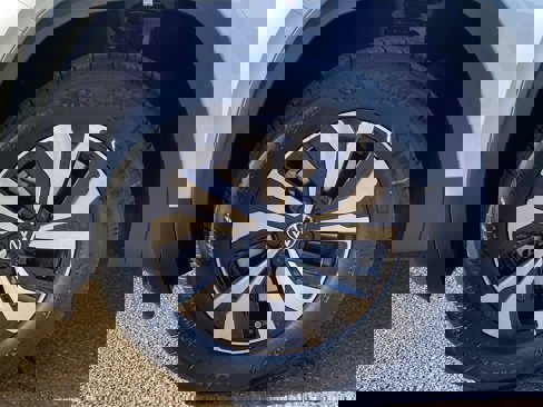 New 2026 Volkswagen Atlas SE image 2