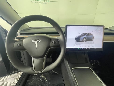 Used 2024 Tesla Model Y 2WD image 18