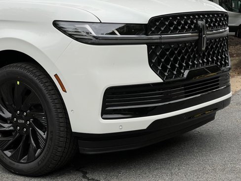 New 2025 Lincoln Navigator L Reserve image 2