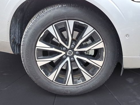 Certified 2025 Volvo XC60 B5 Plus image 29