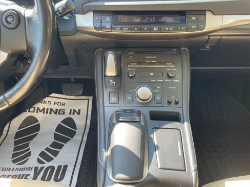 Used 2016 Lexus CT 200h image 25