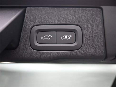 New 2026 Volvo XC60 B5 Plus w/ Protection Package Premier image 32