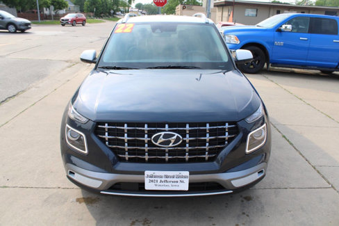 Used 2022 Hyundai Venue Limited image 4