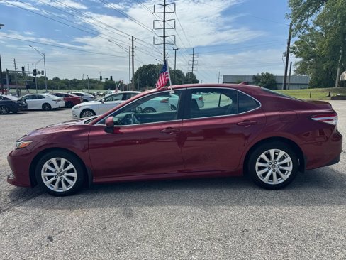 Used 2019 Toyota Camry LE image 6